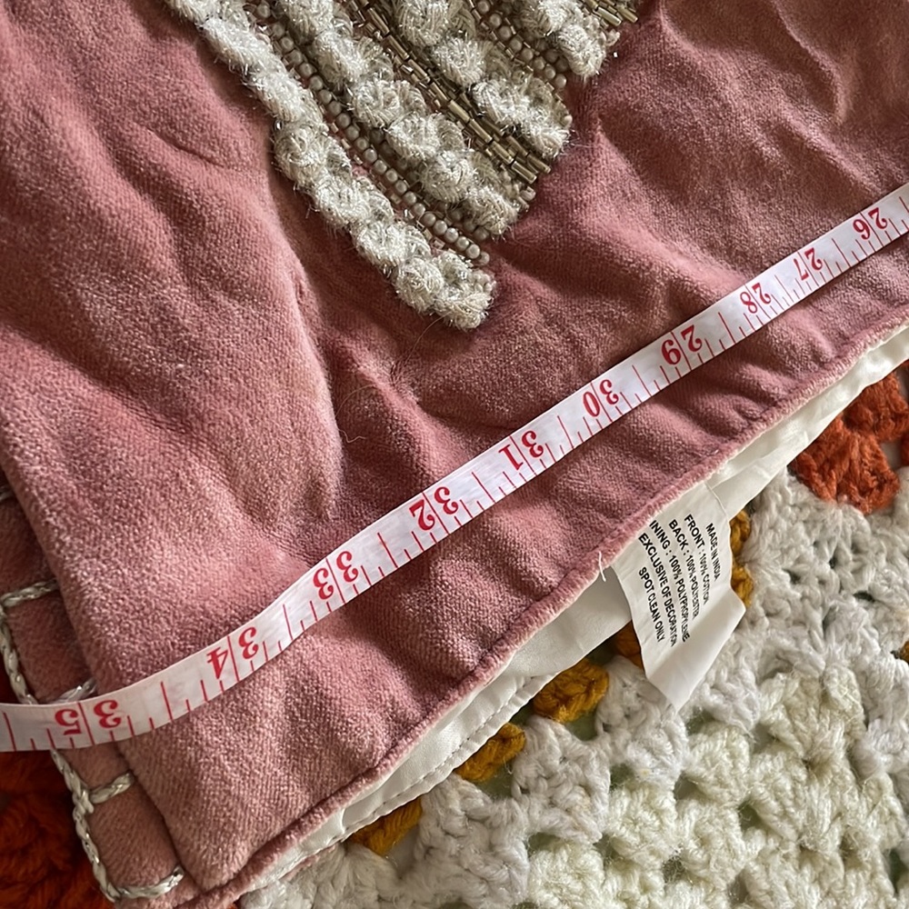 Decorative table runner - Picture 8 of 8